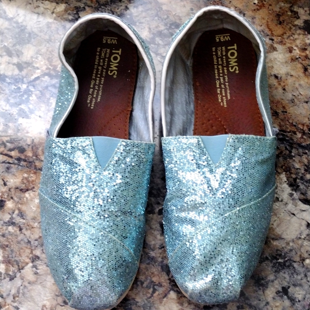 Blue glitter toms